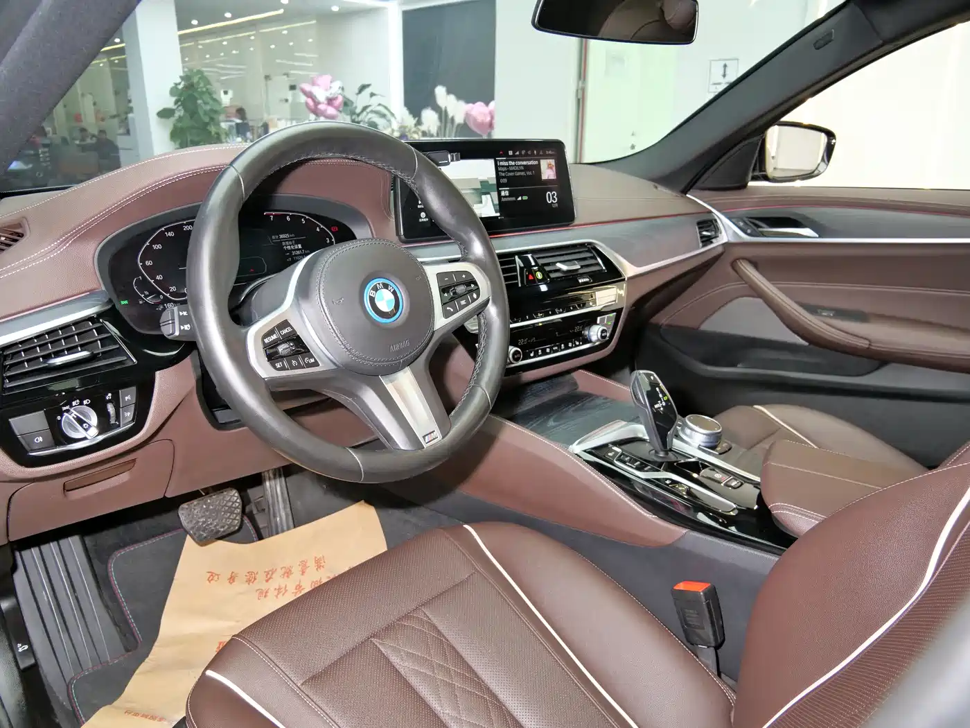 BMW 5 Series New Energy 2022 535Le M Sport Package фото 10