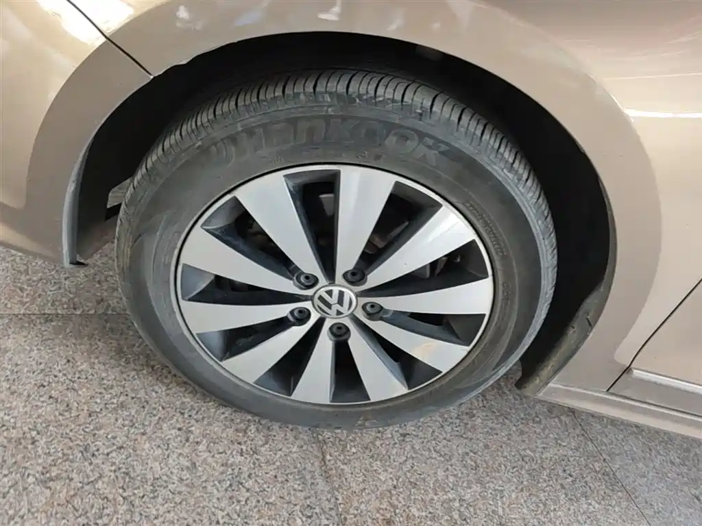 Volkswagen Sagitar 2018 180TSI DSG Premium Edition фото 23