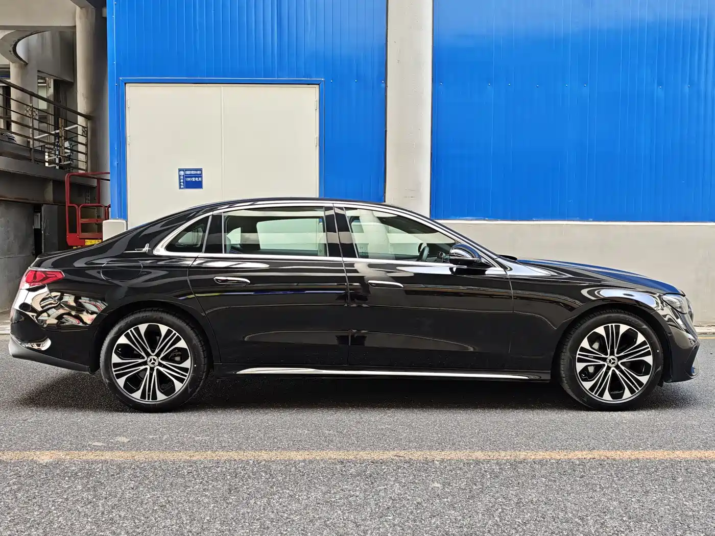 Mercedes-Benz E-Class 2024 E 300 L Fashion Sport фото 10