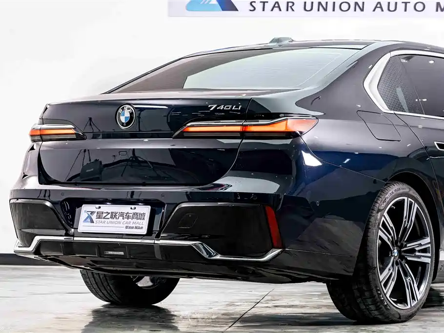 BMW 7 Series 2023 Facelift 740Li Exclusive M Sport Package фото 7
