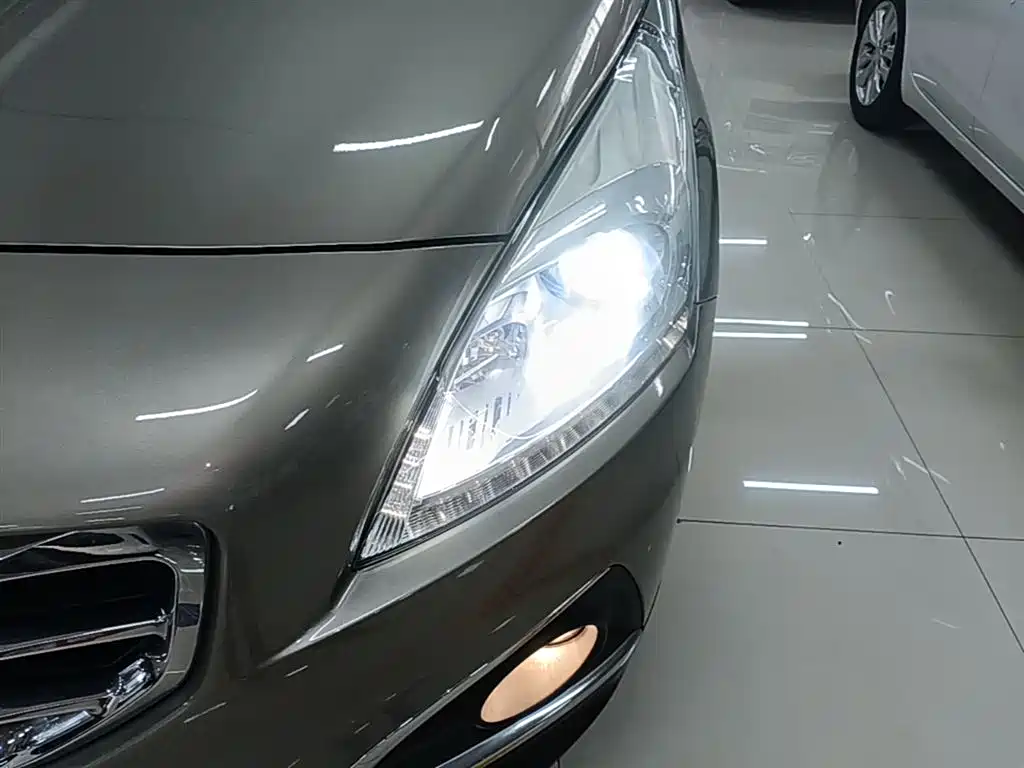 Peugeot 3008 2015 1.6THP Automatic Classic Edition фото 24