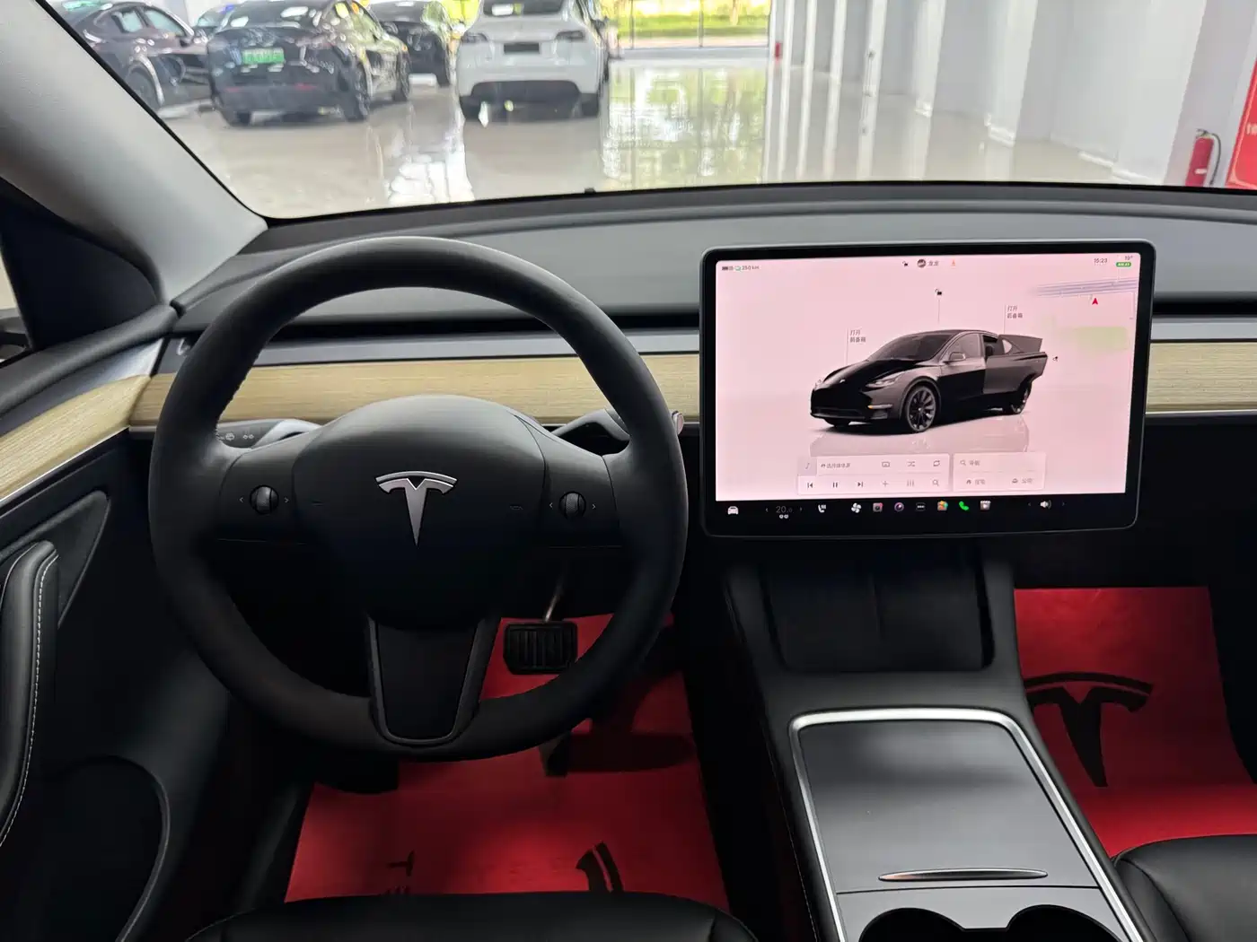 TESLA MODEL Y