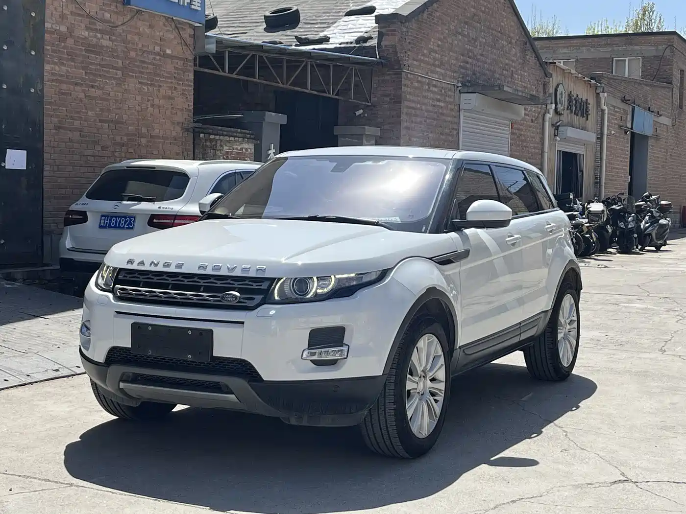 Land Rover Range Rover Evoque 2015 2.0T 5-Door Intelligent Edition фото 2