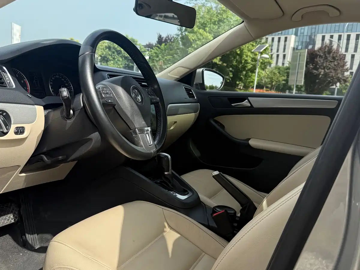Volkswagen Sagitar 2012 1.4TSI Automatic Luxury фото 10