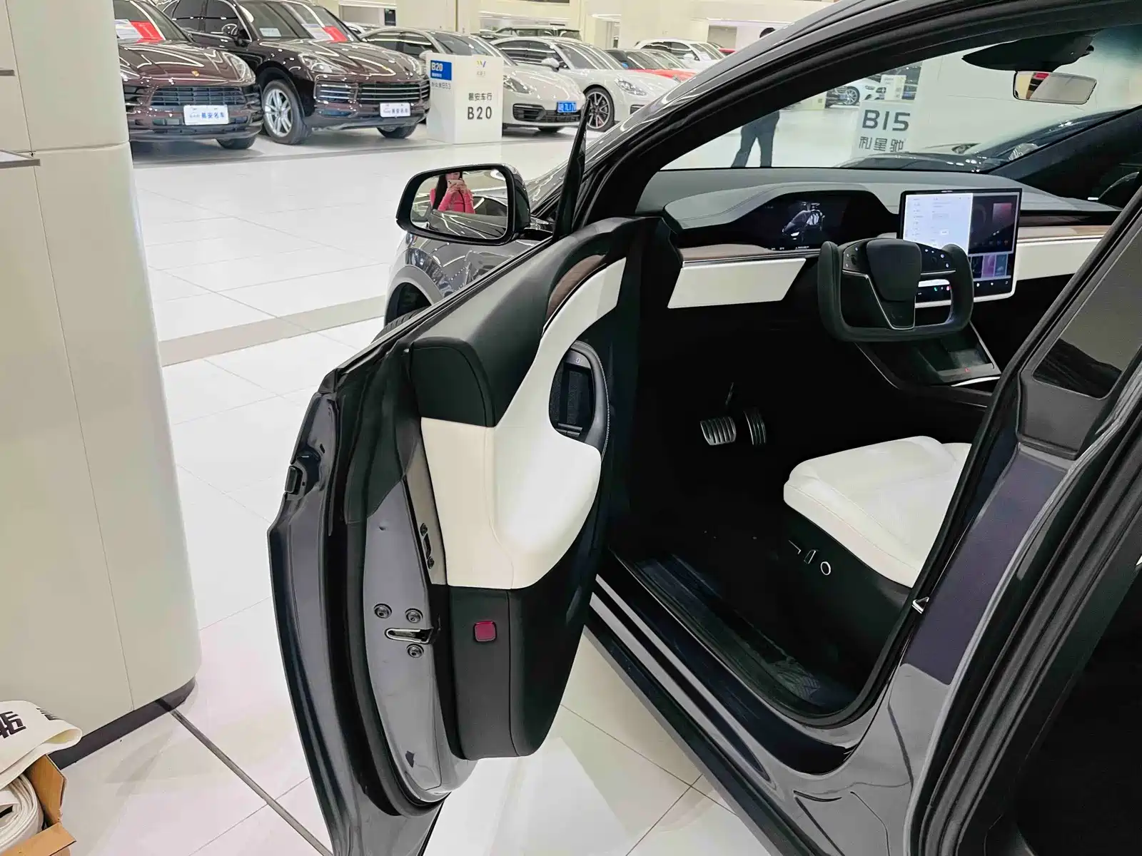 Фото 6 - Tesla Model X