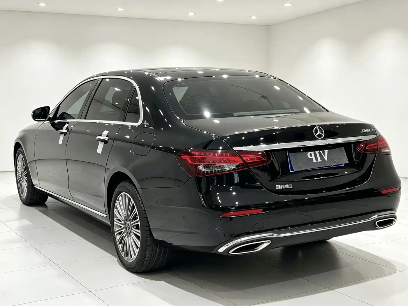Mercedes-Benz E-Class 2023 E 300 L Fashion фото 12