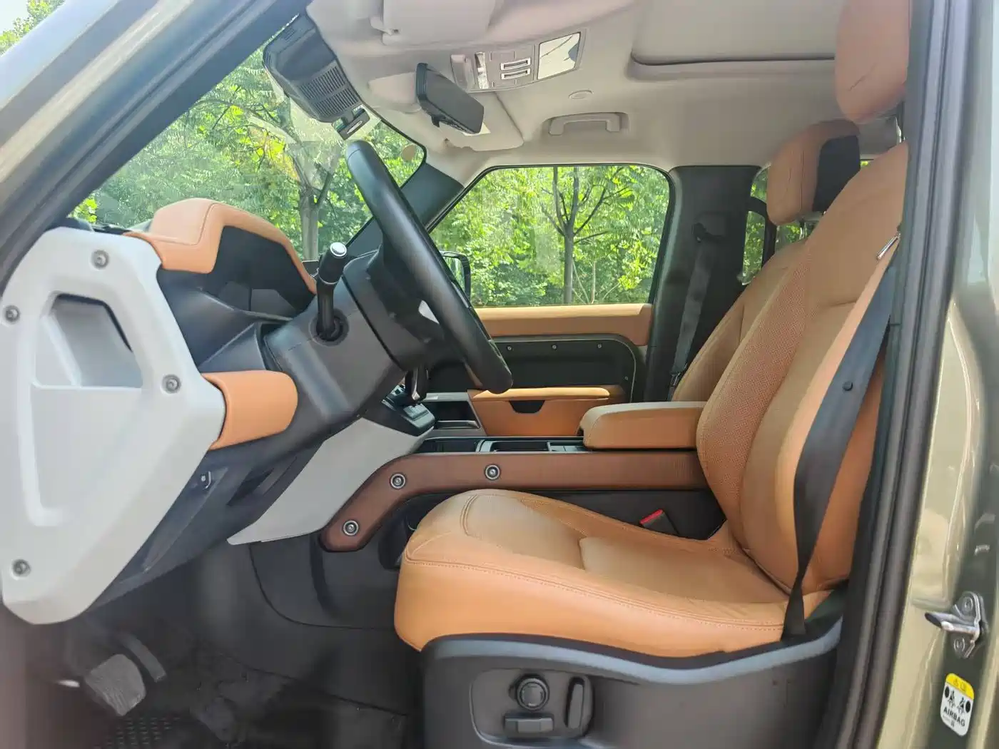 Land Rover Defender 2022 110 P400 Dark Special Edition фото 5