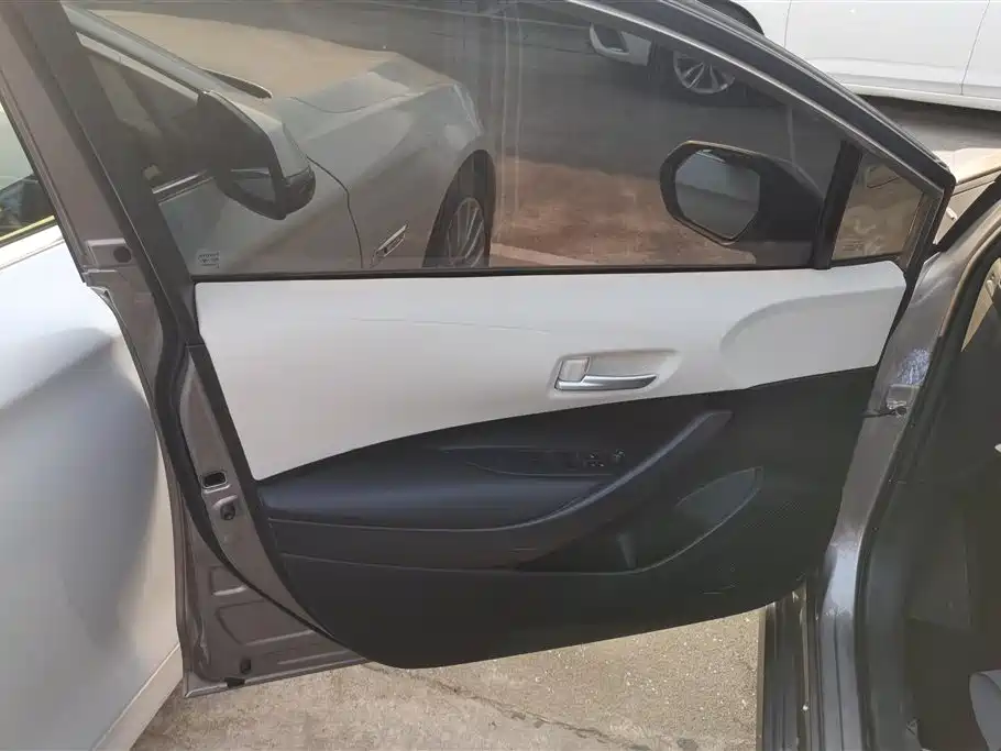 Toyota Corolla 2019 1.2T S-CVT GL Pioneer Edition фото 7