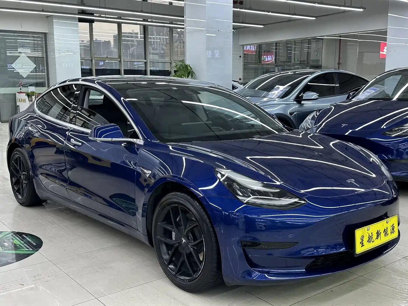 TESLA MODEL 3