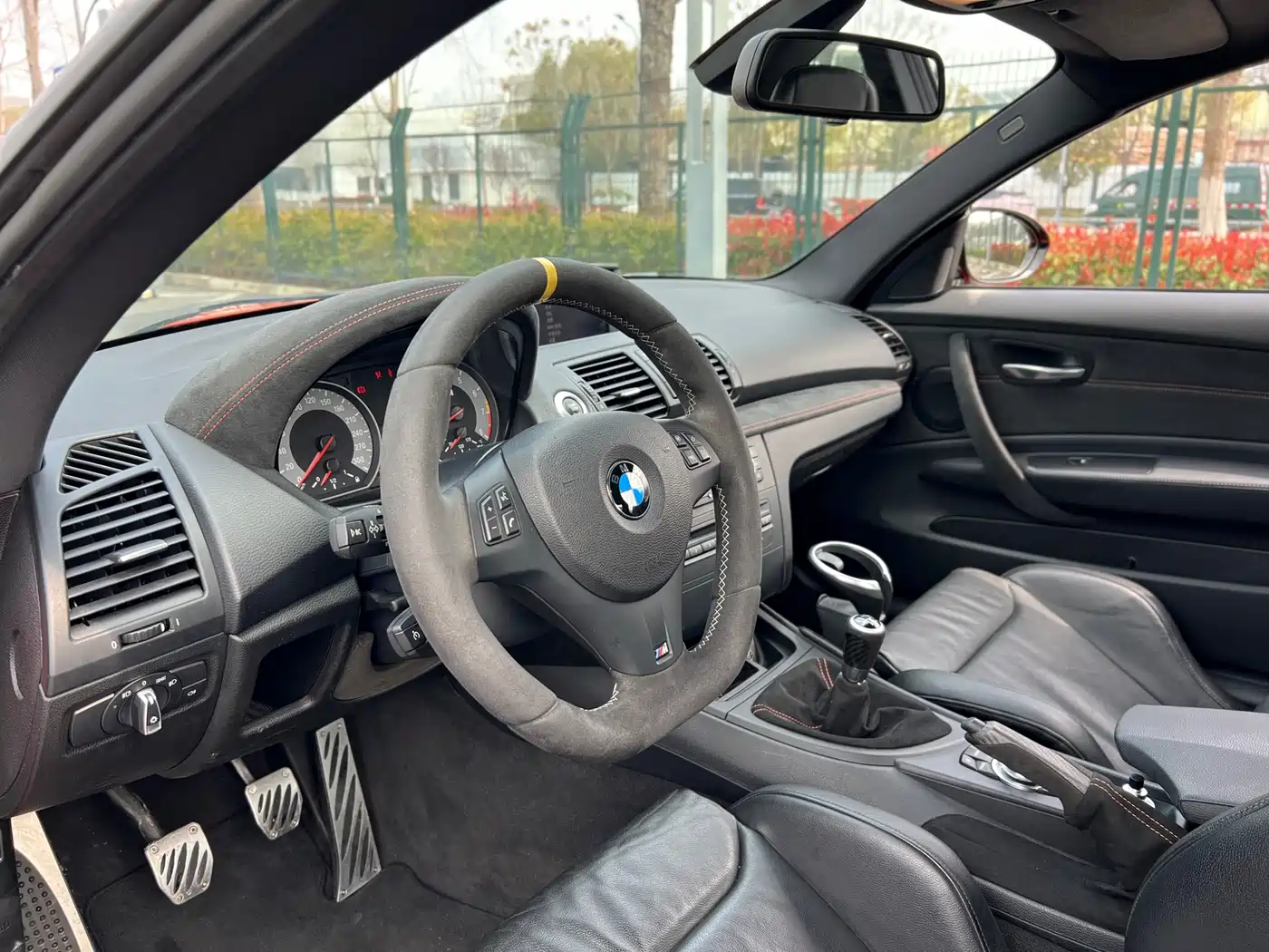 BMW 1 Series M 2011 1M Coupe фото 9
