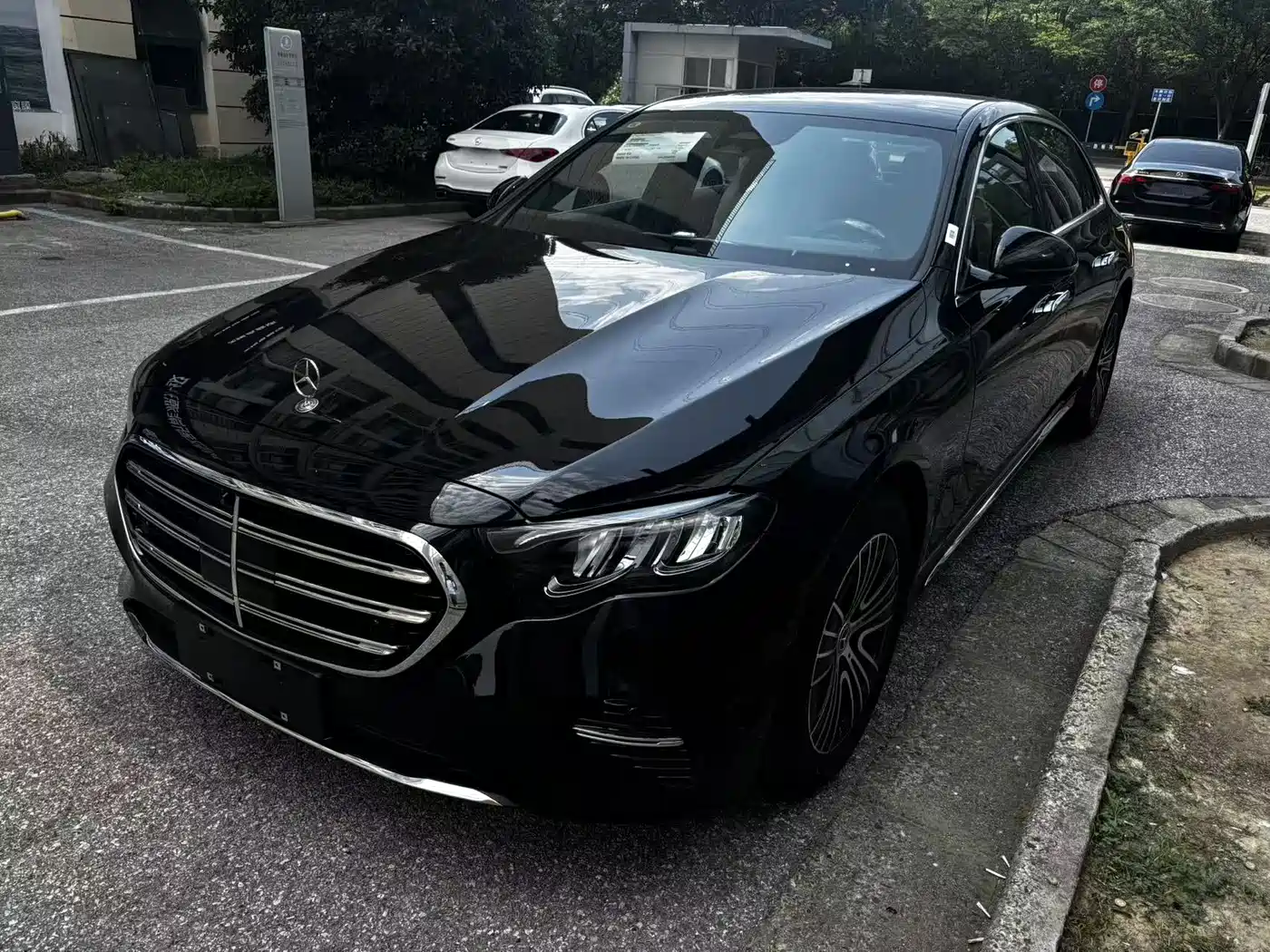 Mercedes-Benz E-Class 2026 E 260 L Classic Edition фото 2