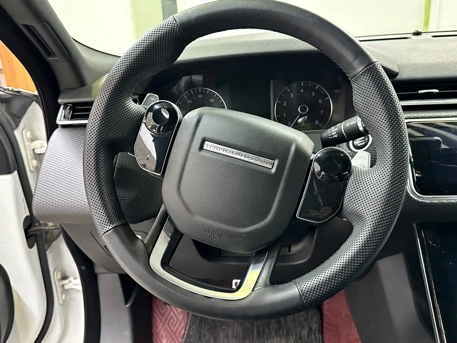 Фото 13 - Land Rover Range Rover Velar