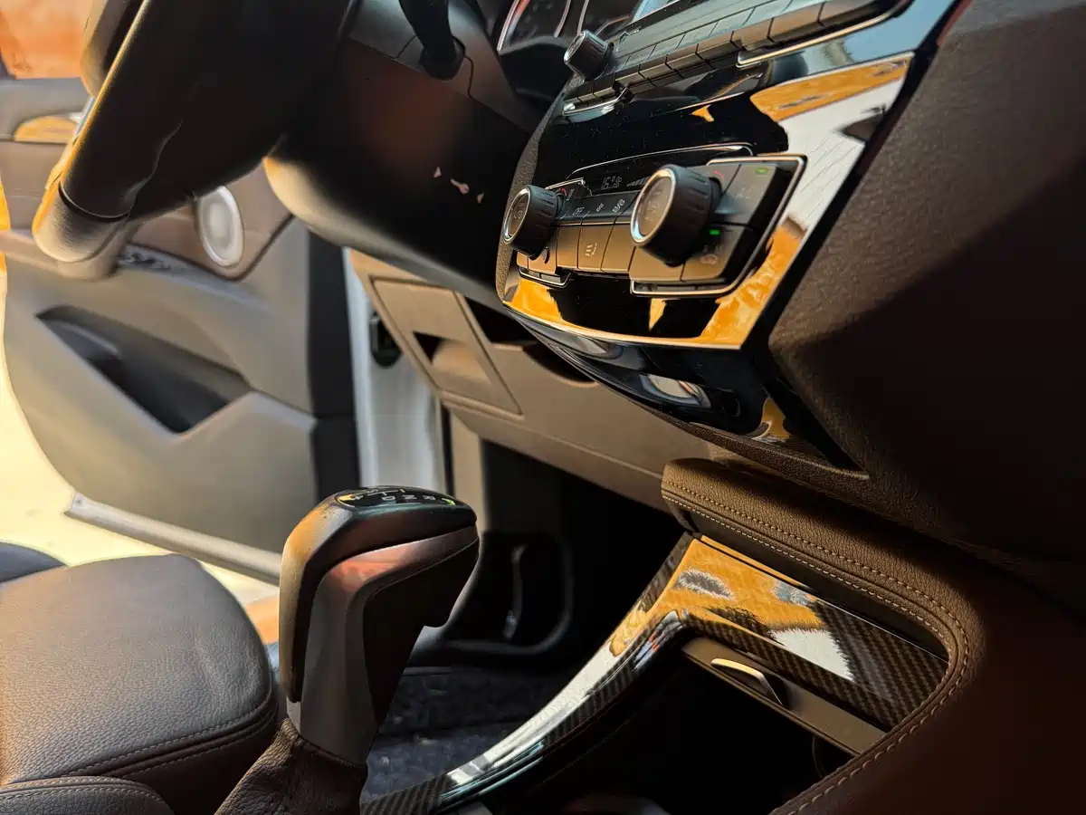 BMW X1 2019 sDrive18Li Premium Model фото 9