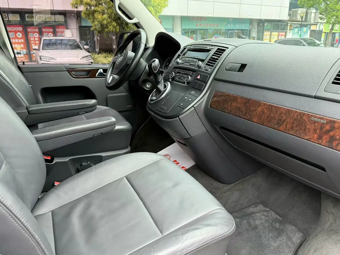 Volkswagen Multivan 2012 2.0TSI 2WD Luxury Edition фото 6