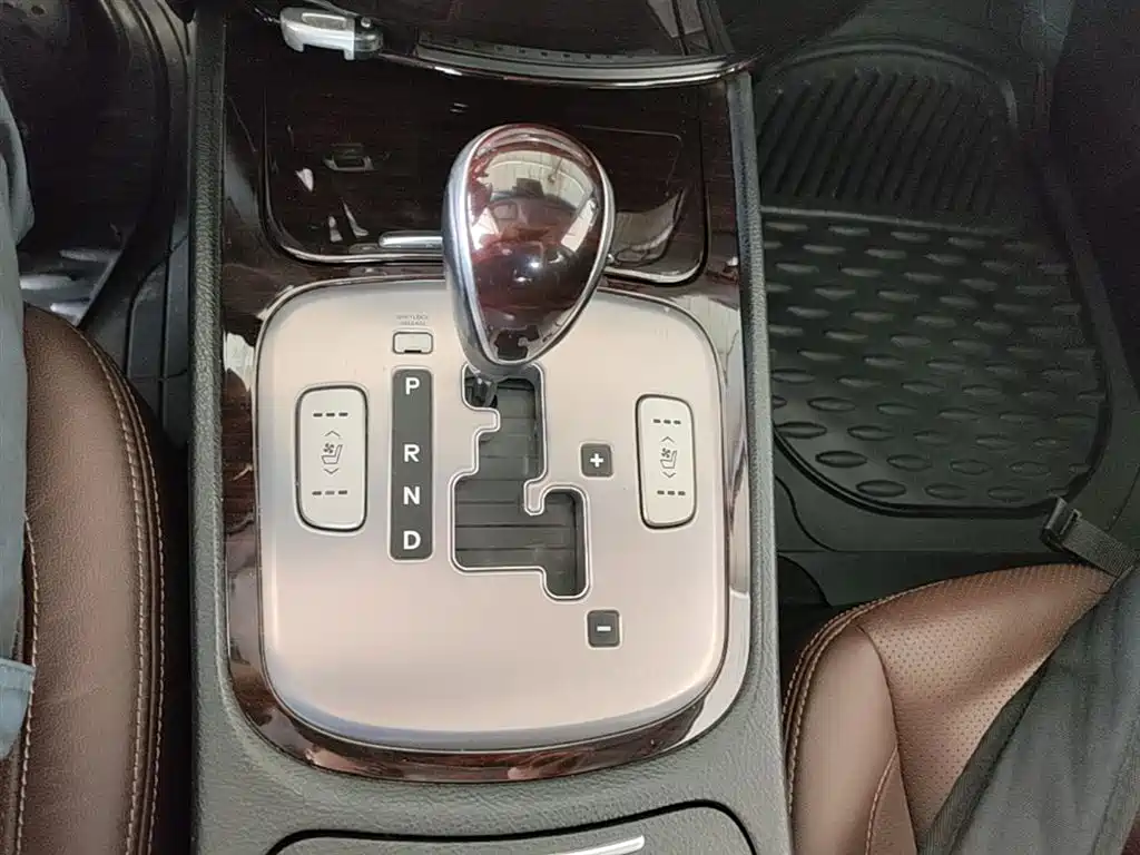 Hyundai Genesis 2012 3.0L GDI Luxury фото 14