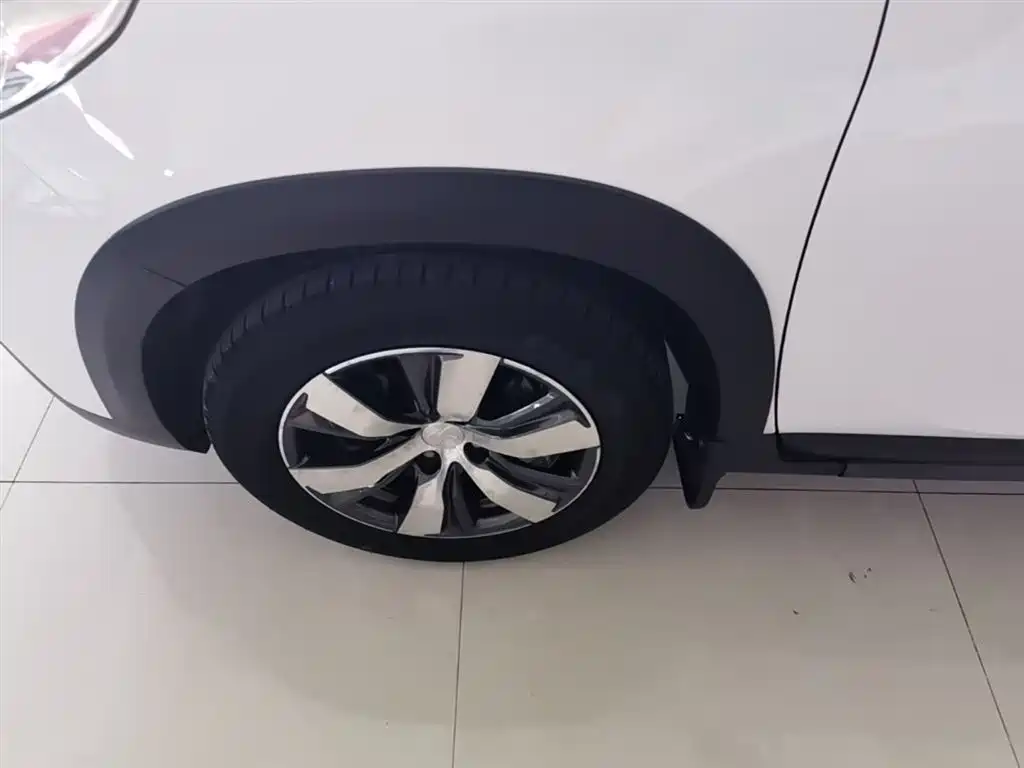 Peugeot 2008 2018 1.6L Automatic Trend Edition фото 23