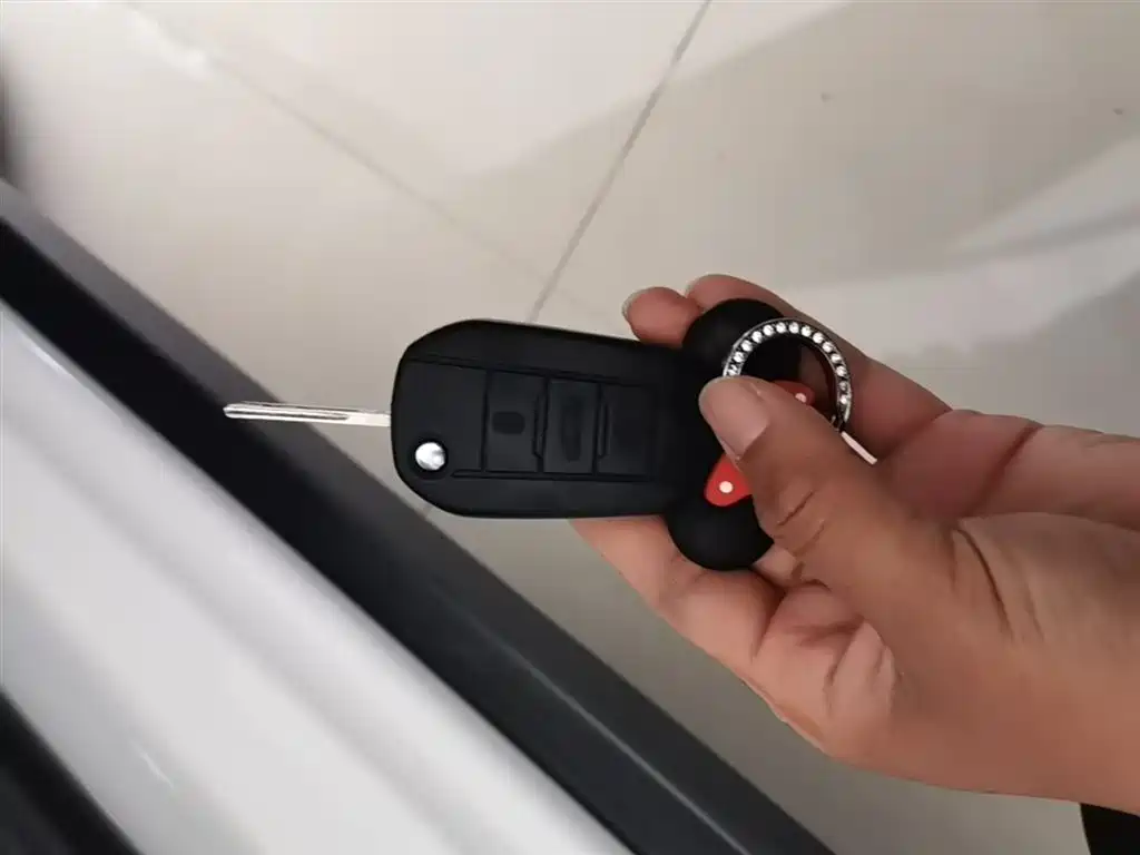 Peugeot 2008 2018 1.6L Automatic Trend Edition фото 9