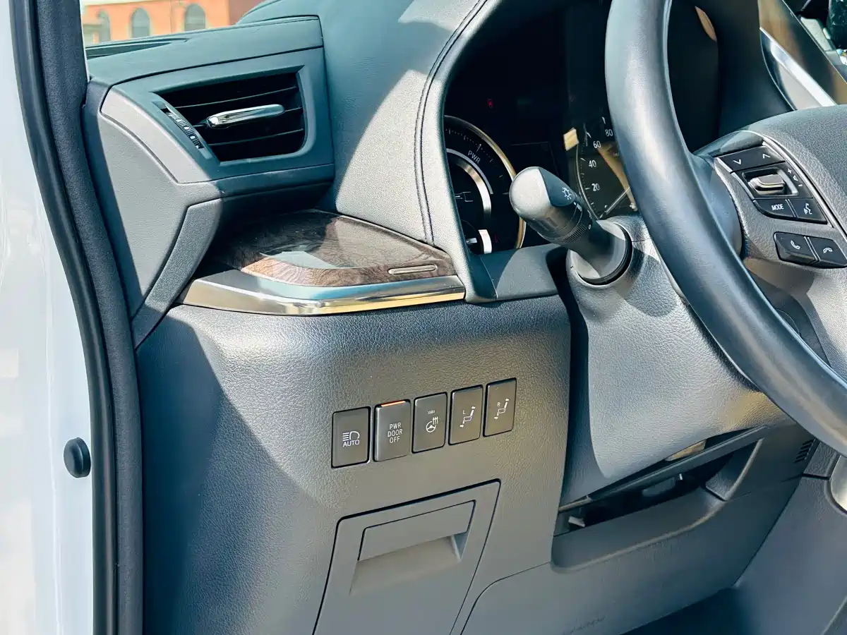 Toyota Alphard 2021 Hybrid 2.5L Premium фото 16