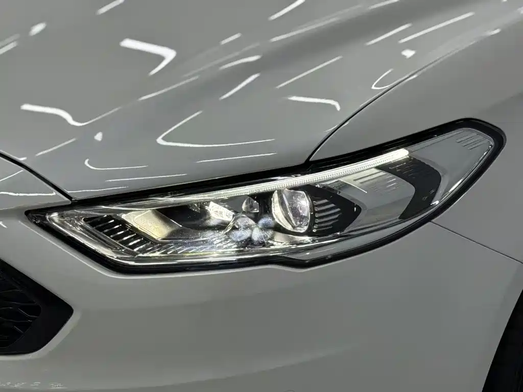 Фото 24 - Ford Mondeo