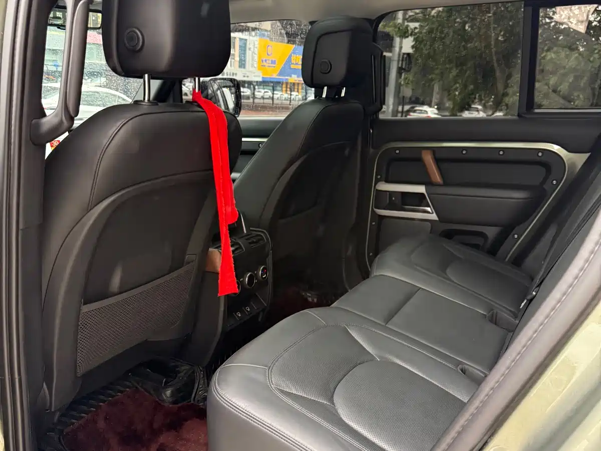 Land Rover Defender 2023 Facelift 110 3.0T P400 Dark Special Edition фото 8