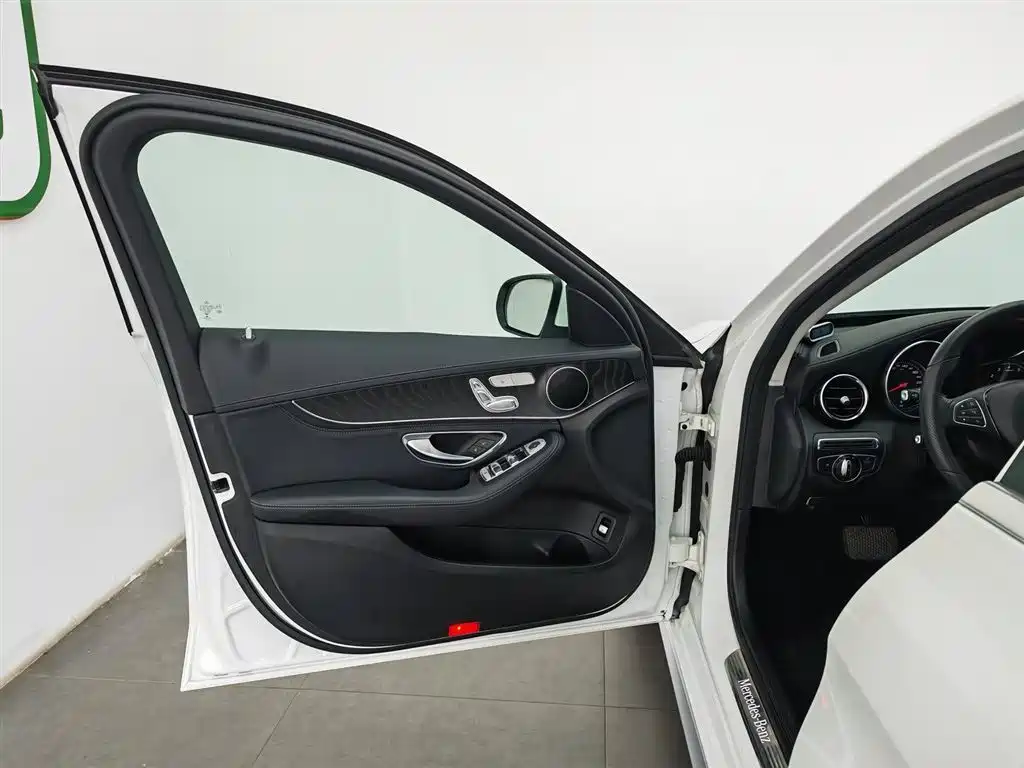 Mercedes-Benz C-Class 2017 C 200 L Sport фото 8