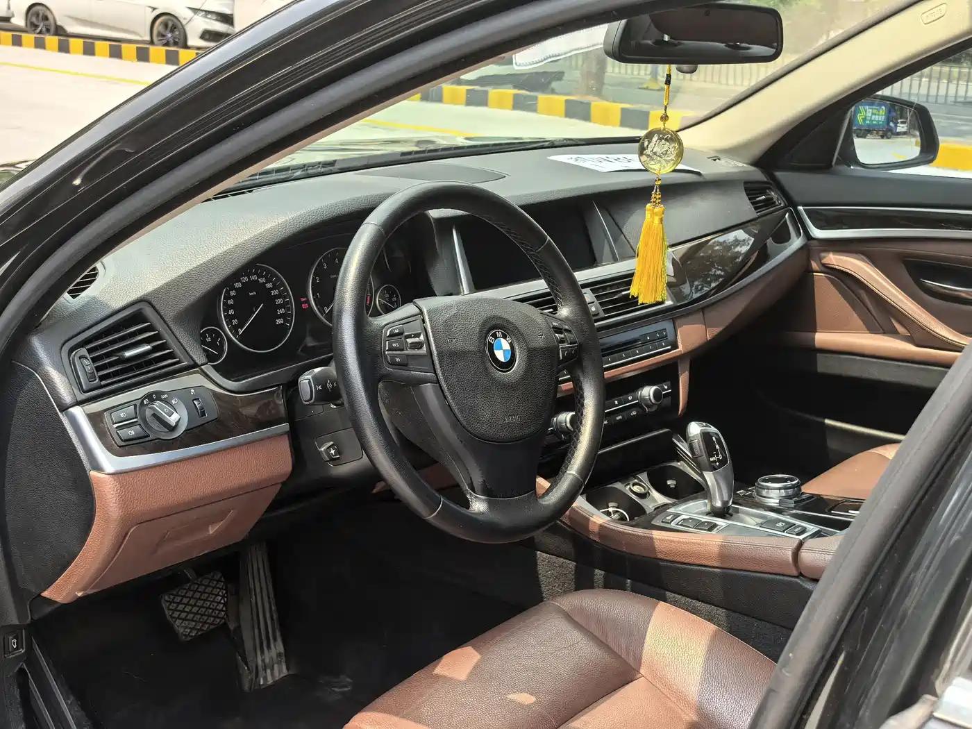 BMW 5 Series 2014 530Li Leading фото 4