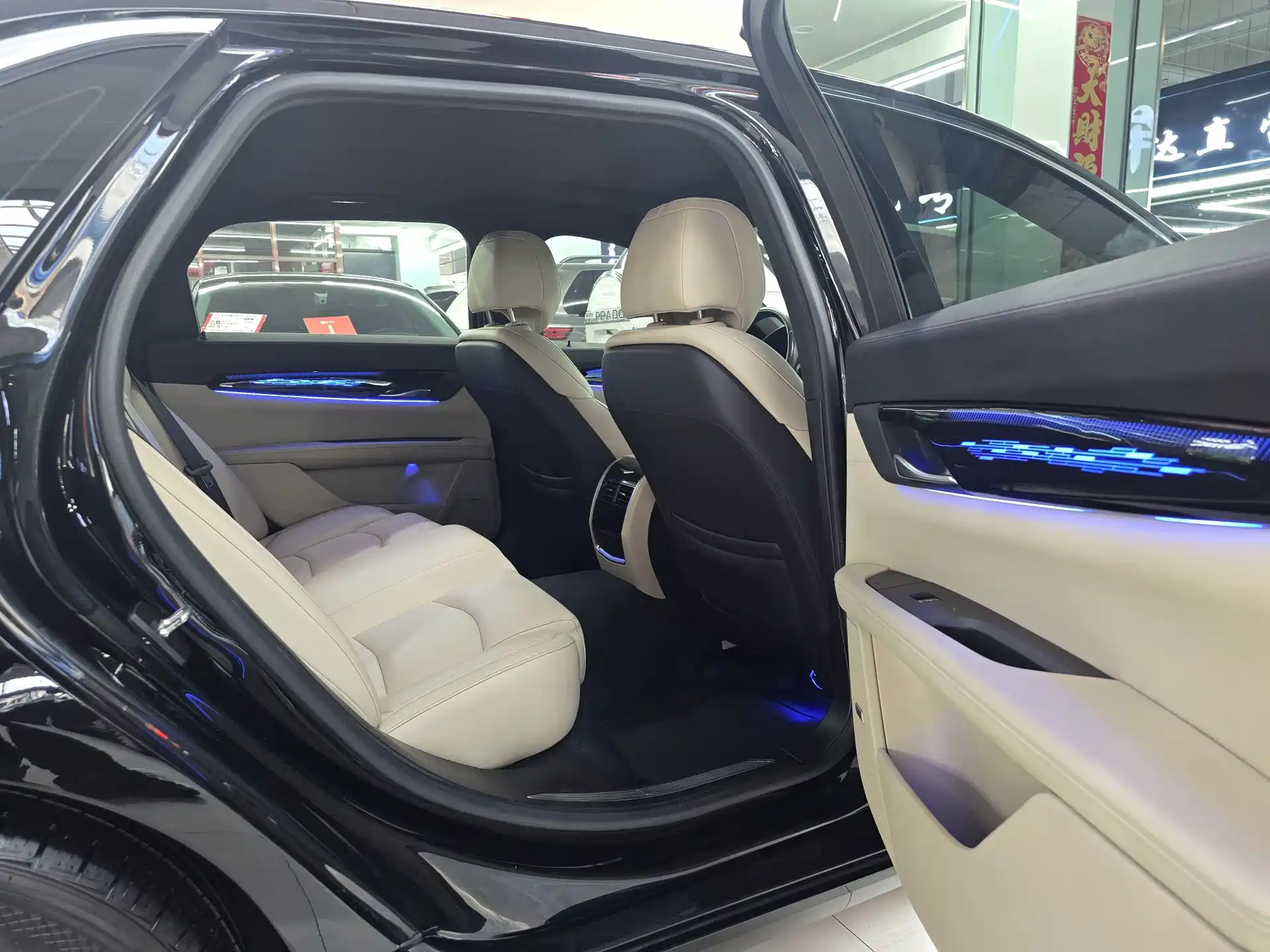 Фото 14 - Cadillac CT6