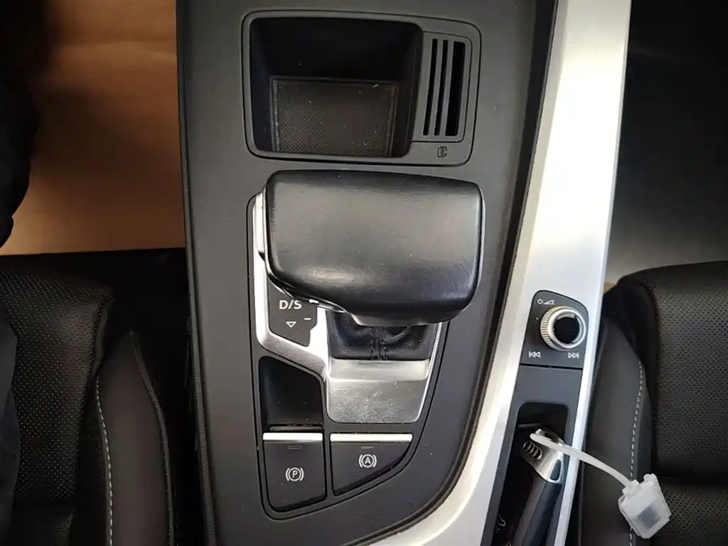 Фото 14 - Audi A4L