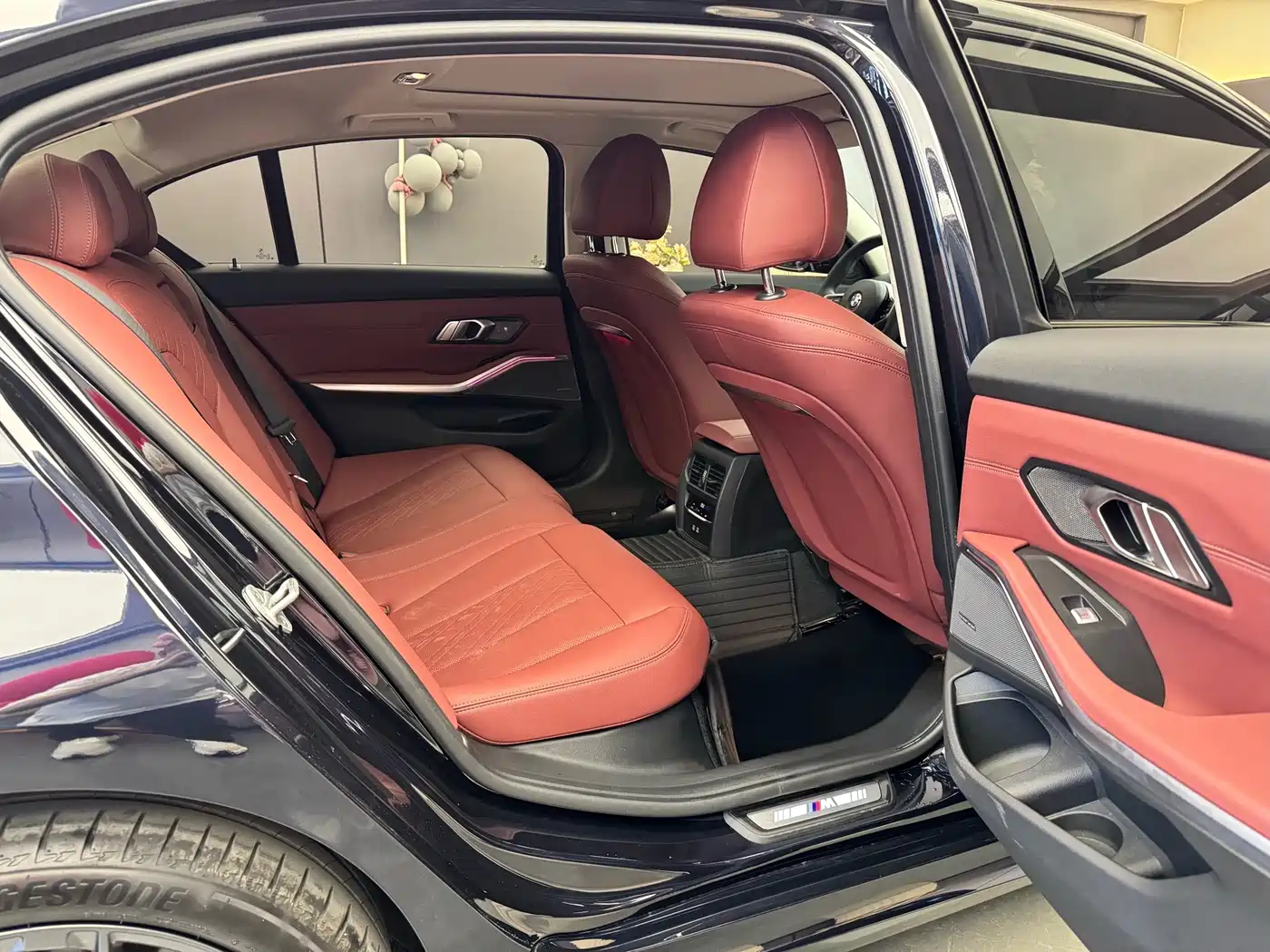 BMW 3 Series 2025 330Li M Sport Night Edition фото 10