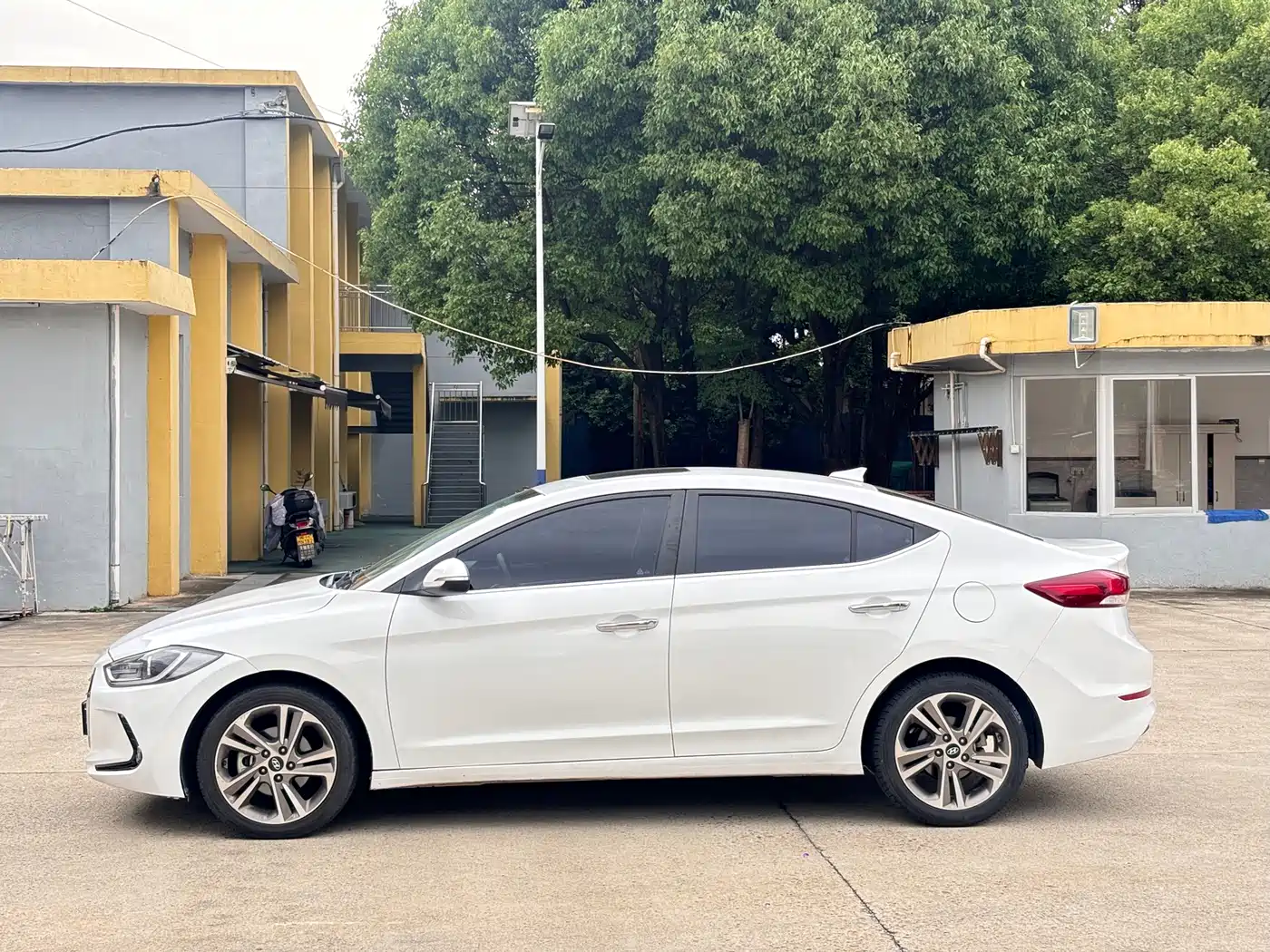 Hyundai Elantra 2018 1.6L Automatic 15th Anniversary Special Edition фото 7