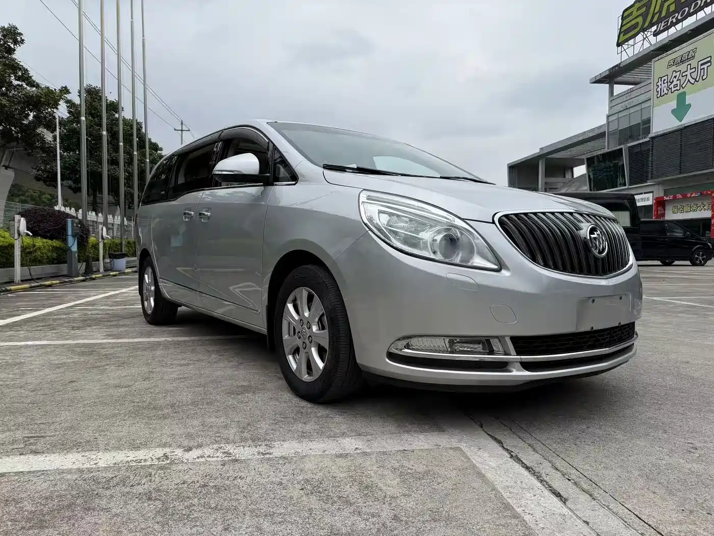 Buick GL8 2014 3.0L GT Luxury Business Elegance фото 3