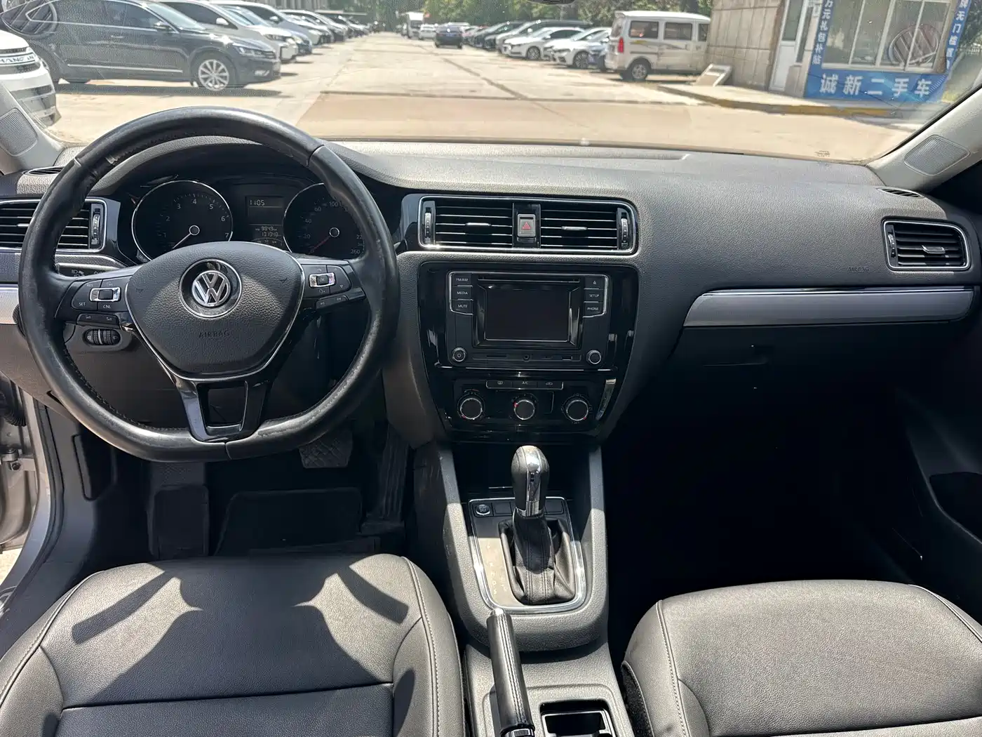 Volkswagen Sagitar 2018 1.6L Automatic Comfort фото 7