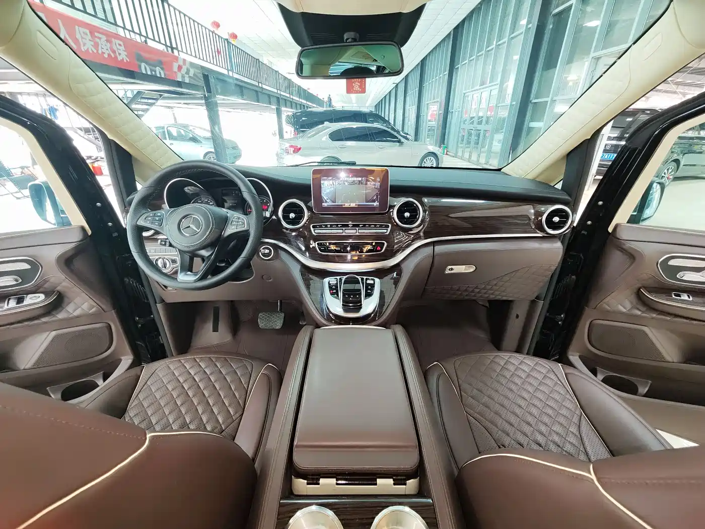 Mercedes-Benz V-Class 2017 Model V 260 L Premium Extended Edition фото 6