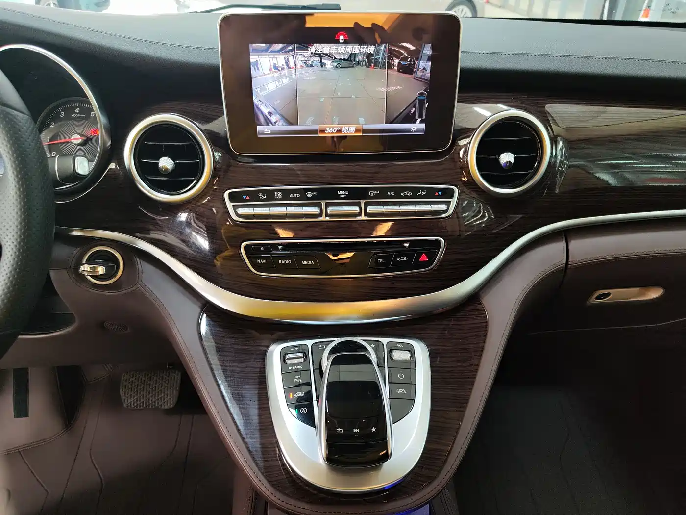 Mercedes-Benz V-Class 2017 Model V 260 L Premium Extended Edition фото 10