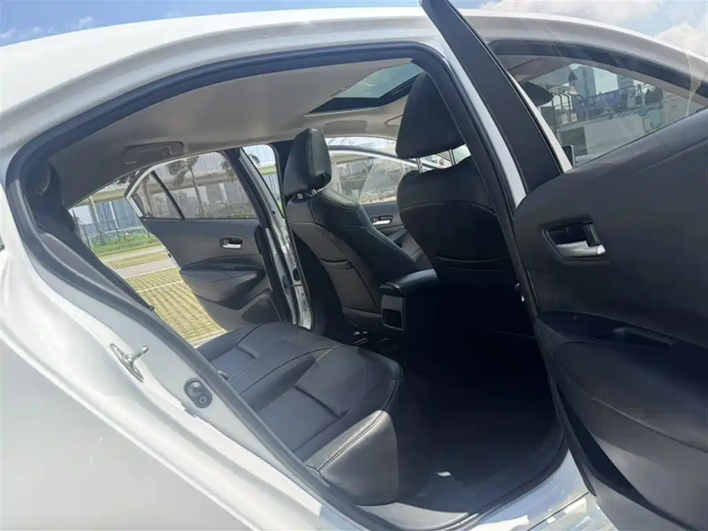 Toyota Corolla 2021 1.2T S-CVT Elite PLUS Edition фото 16