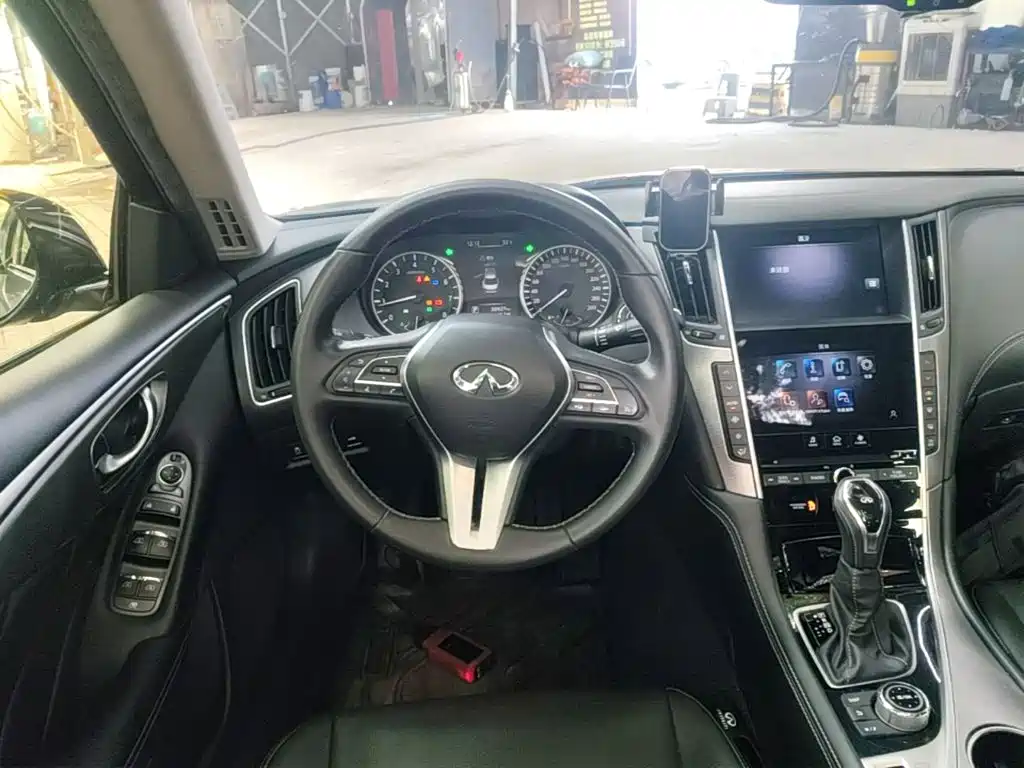 Photo 11 - Infiniti Q50L