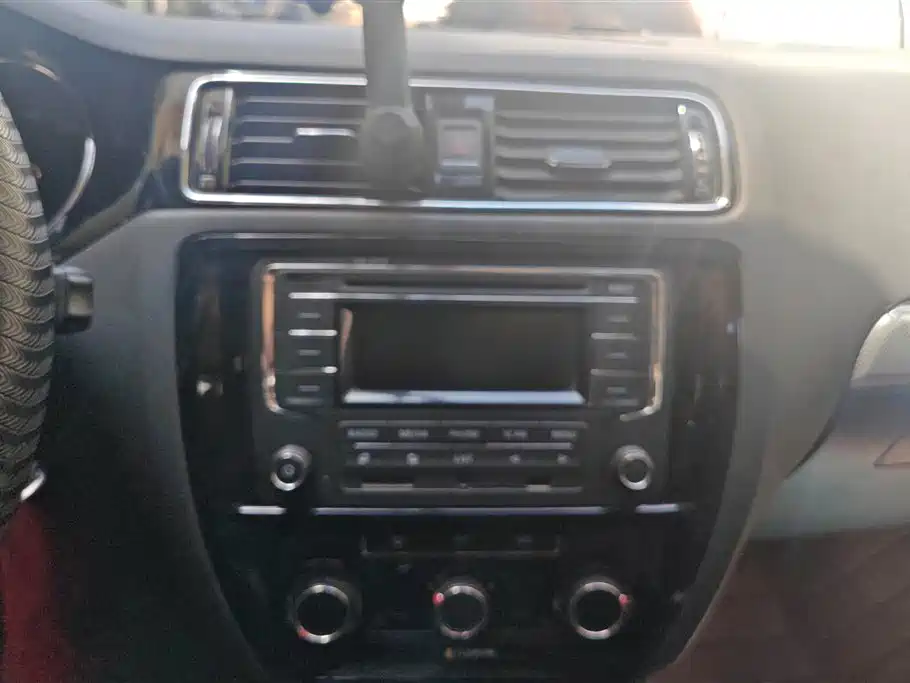 Volkswagen Sagitar 2015 1.6L Manual Fashion фото 13