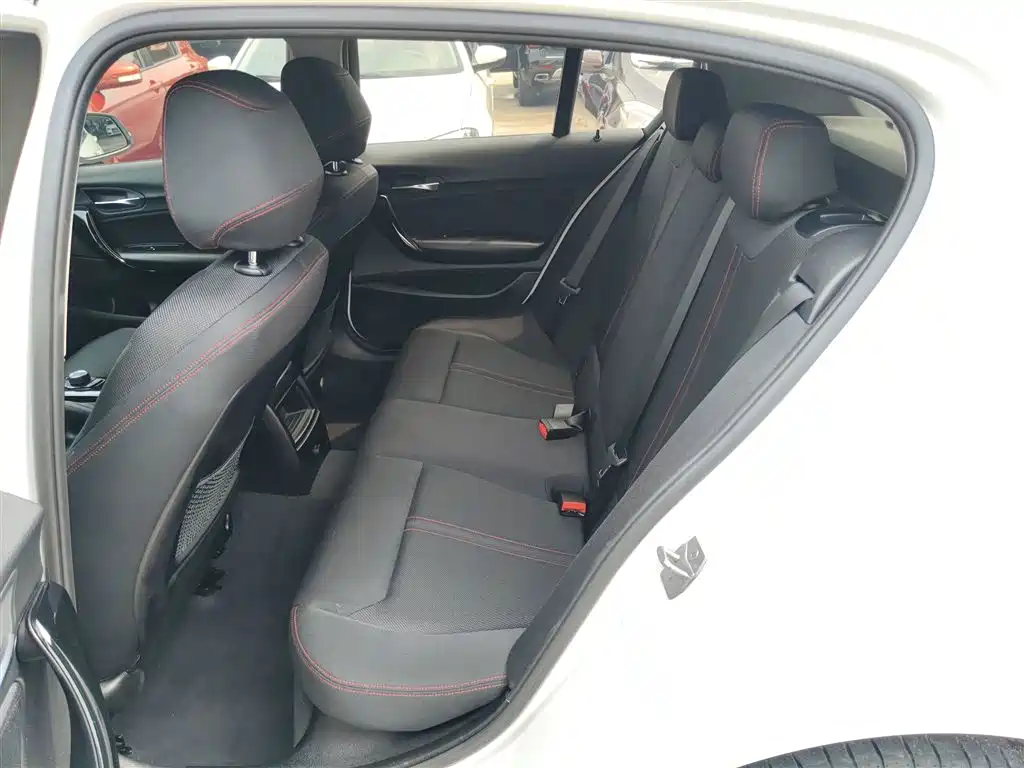 BMW 1 Series (Import) 2018 118i Sport Design Package фото 13