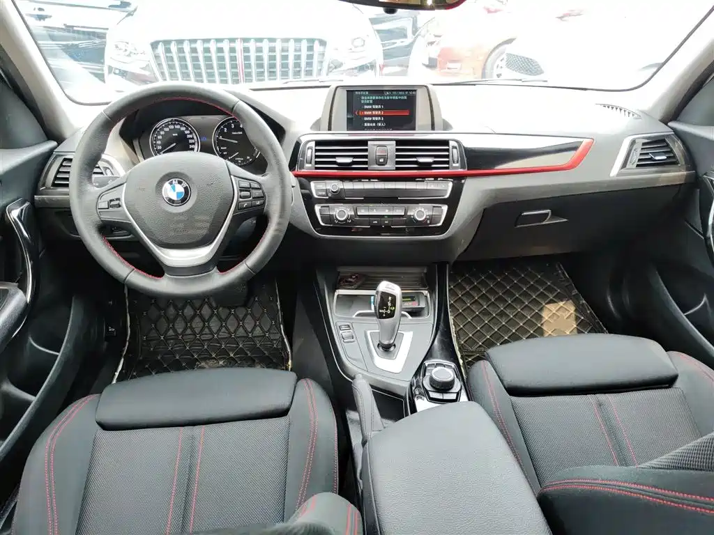 BMW 1 Series (Import) 2018 118i Sport Design Package фото 6