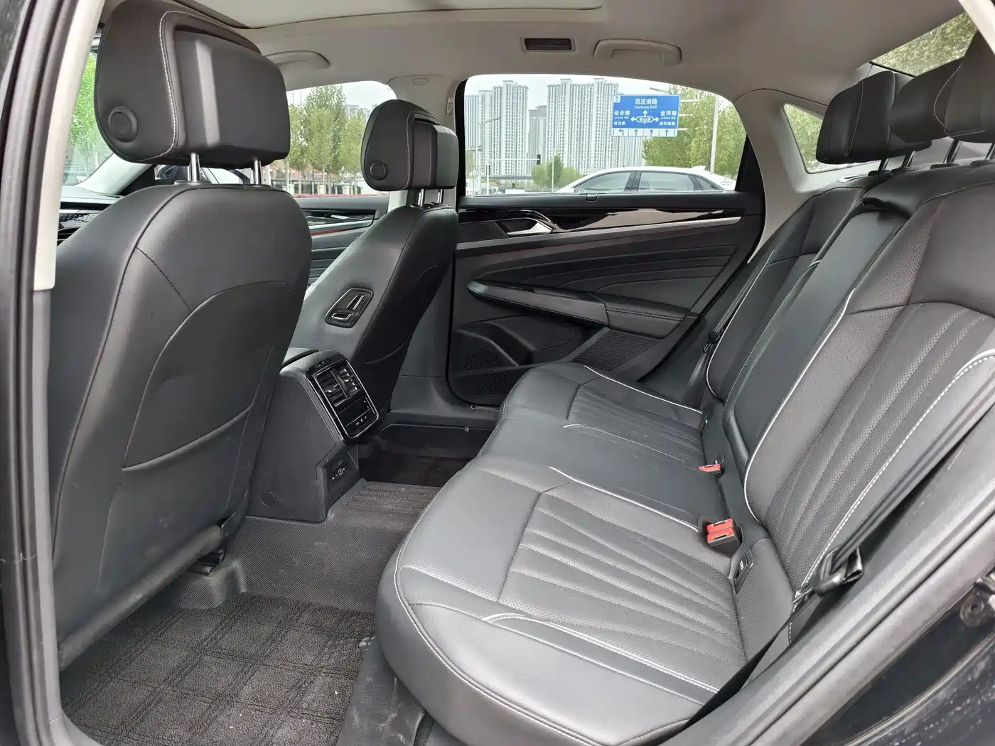 Volkswagen Passat 2024 380TSI Starlight Luxury Edition фото 6