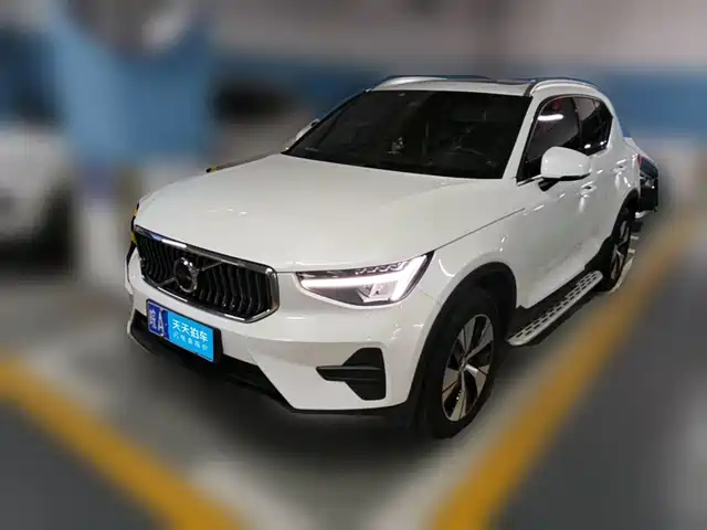 Volvo XC40 2023 B3 Zhiyuan Luxury Edition — фото 1