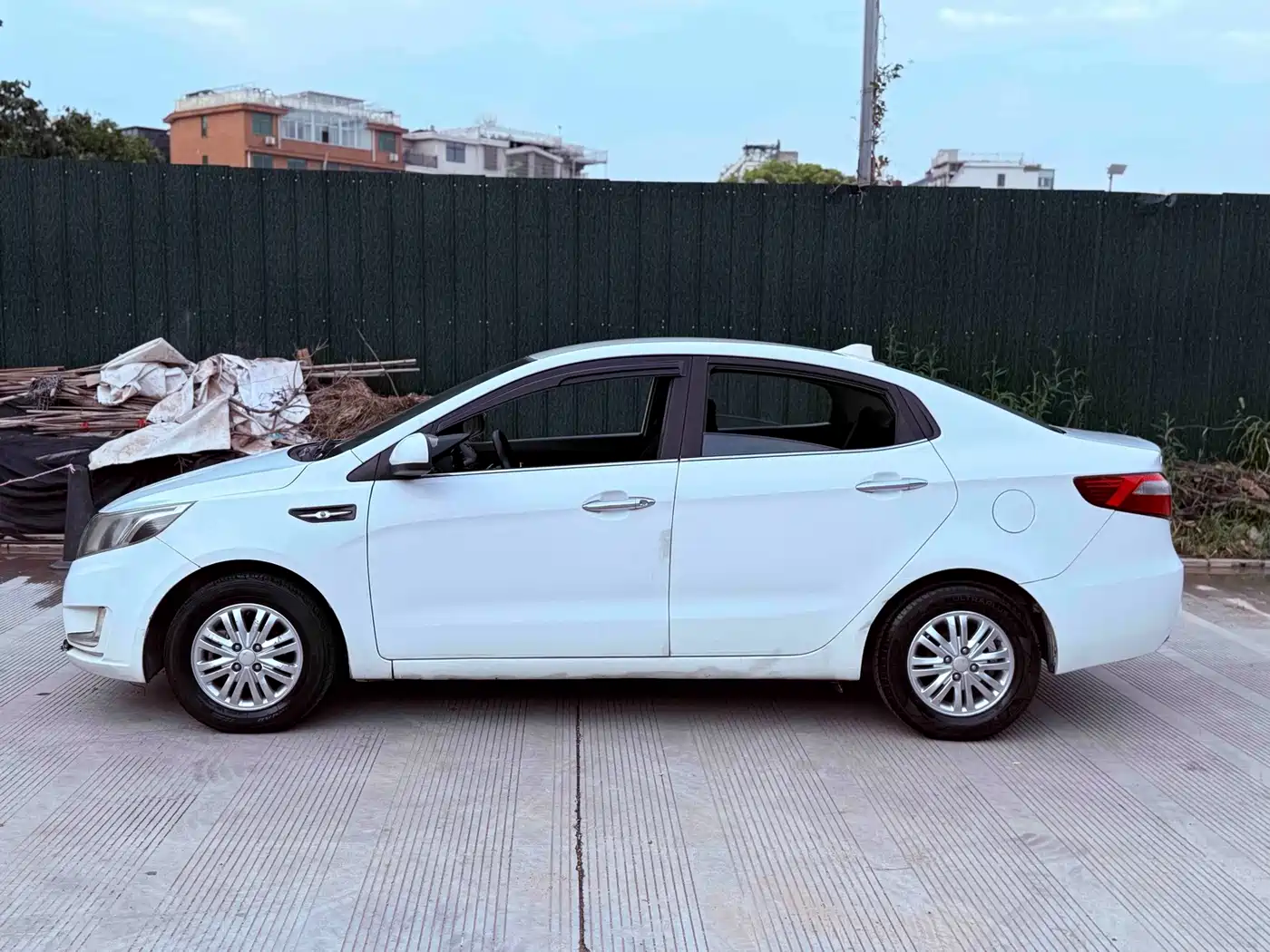 Kia K2 2013 2012 Sedan 1.4L AT GLS Commemorative Edition