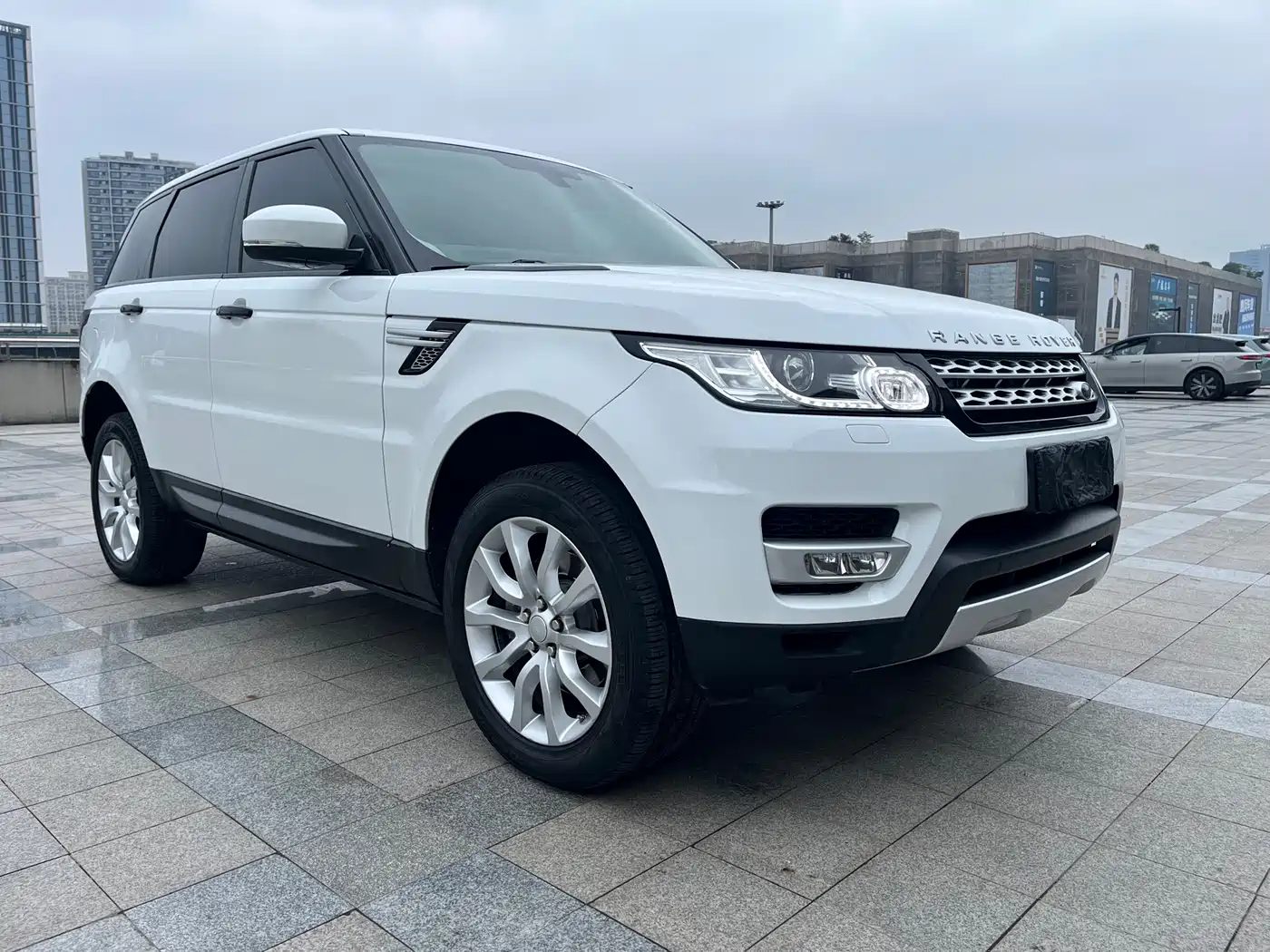Land Rover Range Rover Sport 2015 3.0 SC V6 HSE фото 3