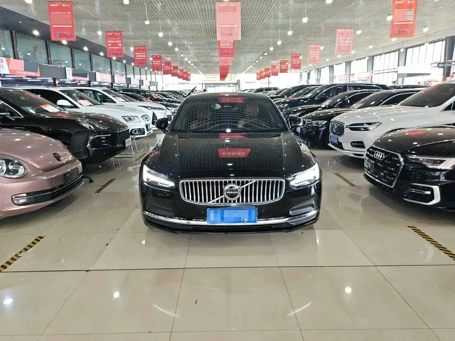 Photo 2 - Volvo S90