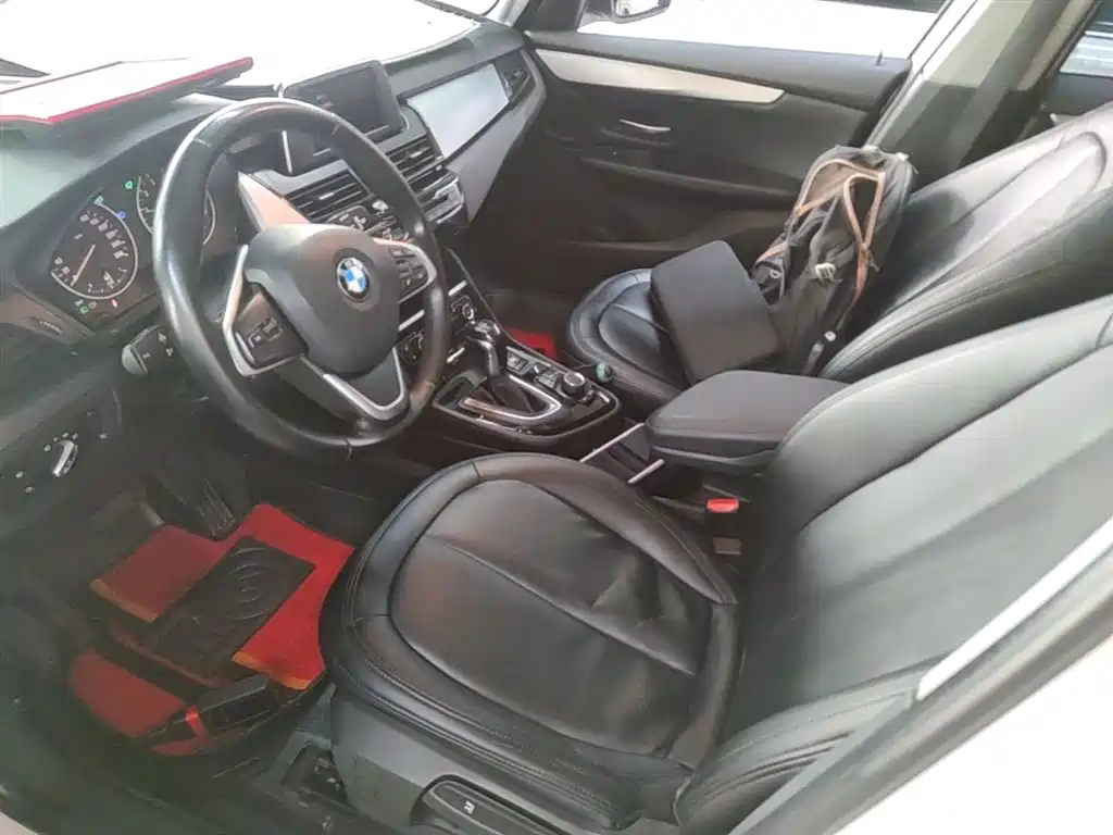 BMW 2 Series Touring 2016 218i Leading фото 15