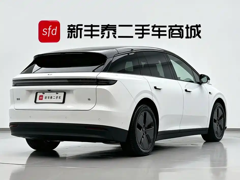 Li Auto i6 2026 2025 2WD Base Model