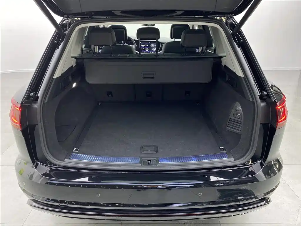 Volkswagen Touareg 2022 3.0TSI Rui Xiang Edition Gloss Black Sport Package фото 31
