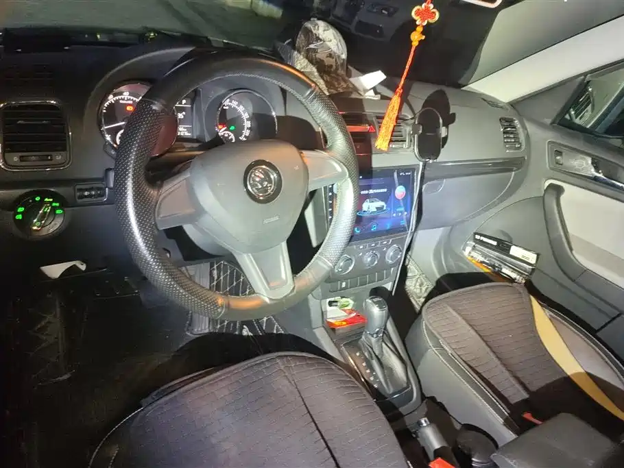 Škoda Yeti 2017 TSI280 DSG Advance фото 12
