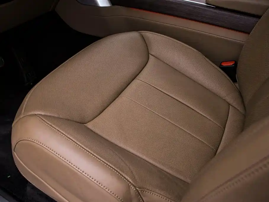 Land Rover Range Rover 2023 3.0 L6 360PS Golden Age Edition фото 13
