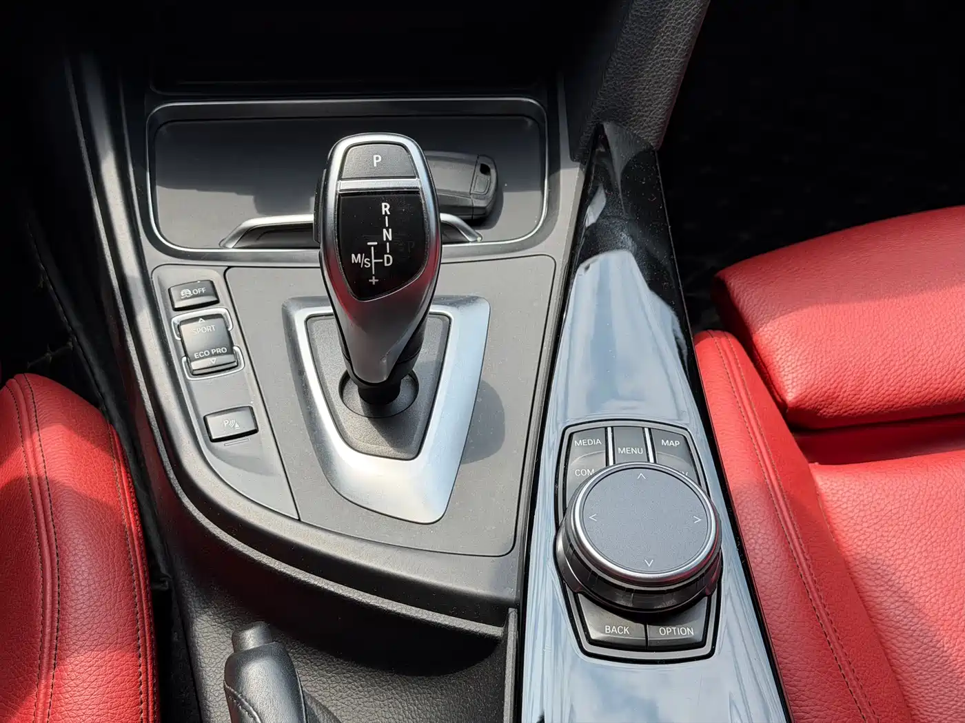 BMW 3 Series GT 2018 320i M Sport фото 15